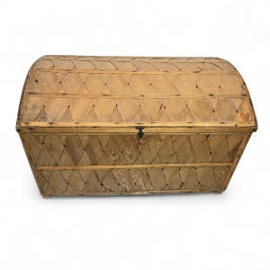 Vintage Swedish Wood Storage Chest – Rustic Domed Lid & Geometric Patterning