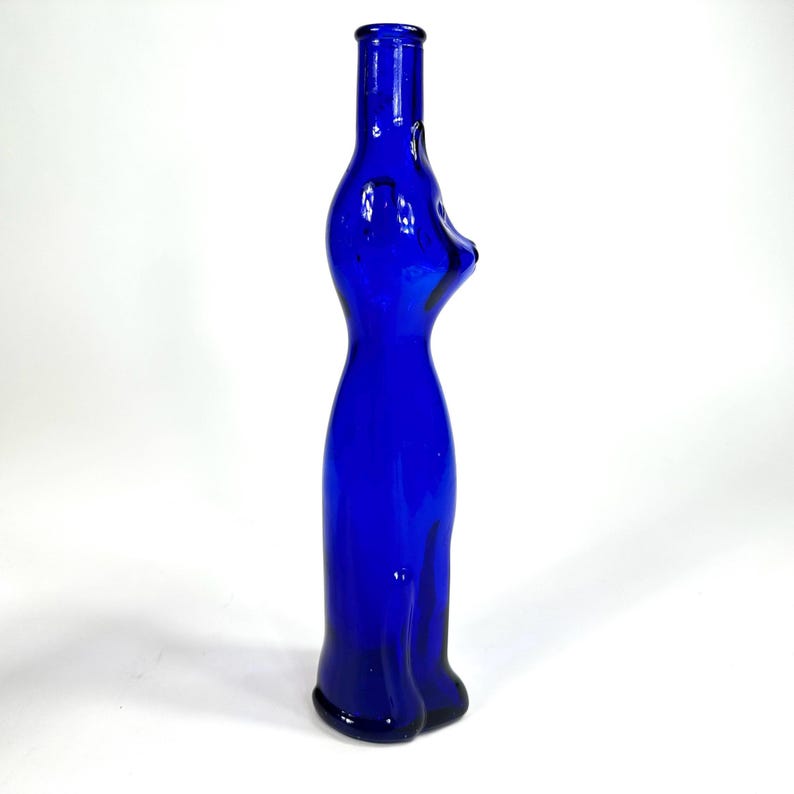 Bottiglia vintage in vetro blu con un simpatico gatto – decanter da collezione, vaso o portacandele immagine 6