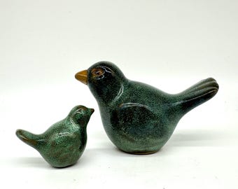 Groene keramische vogels – handgemaakte sculptuur van studioaardewerk uit de jaren 70 – set van twee