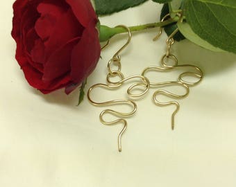 Boucles d’oreilles Serpent en or 14 kt / Boucles d’oreilles animales / Boucles d’oreilles longues / Boucles d’oreilles de déclaration / Boucles d’oreilles minimalistes / Boucles d’oreilles de conversation / Cadeau pour elle /