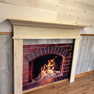 1002- Mantel with Flute and dentil