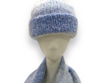 Infinity scarf with its reversible hat and removable pompom