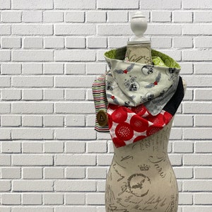 Scarf, skulls, grey, red, black, white, green, large buttons