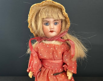 Antike 20 cm SFBJ Paris #60 Bleuette Französische Puppe mit geschlossenem Mund in Originalkleidung