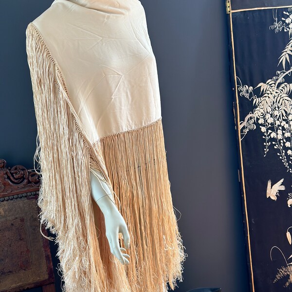 Luxurious Vintage Italian Silk Piano Shawl Wrap w 20" Long Fringe .. Elegant