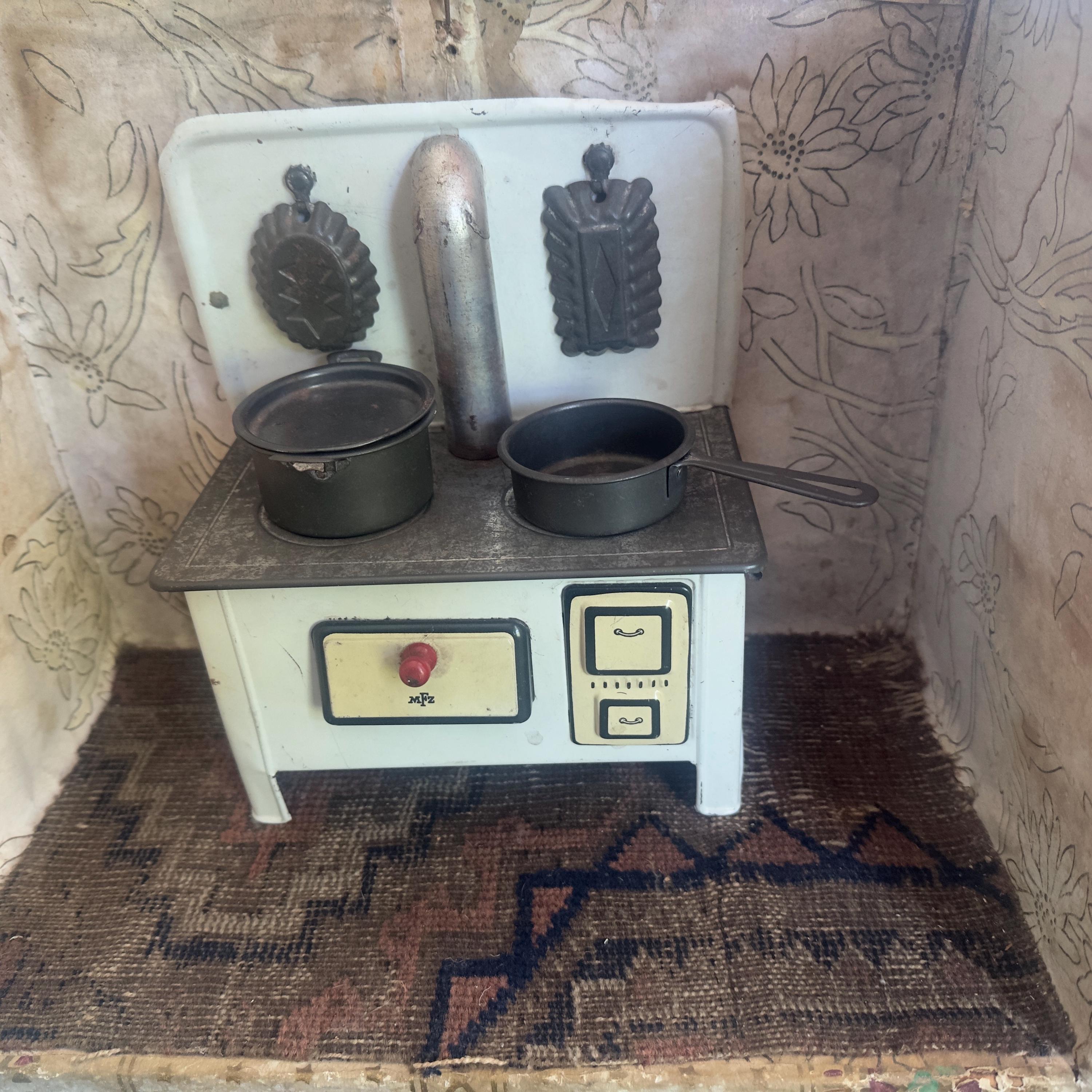 ブリキのトイキッチン　ブロカント　アンティーク 1940s Toy Stove - Etsy