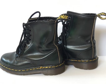 dark green dr martens