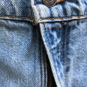 1990s LEVIS 550 Red Tab Vintage Cut Off Shorts // Size 32 Waist image 5