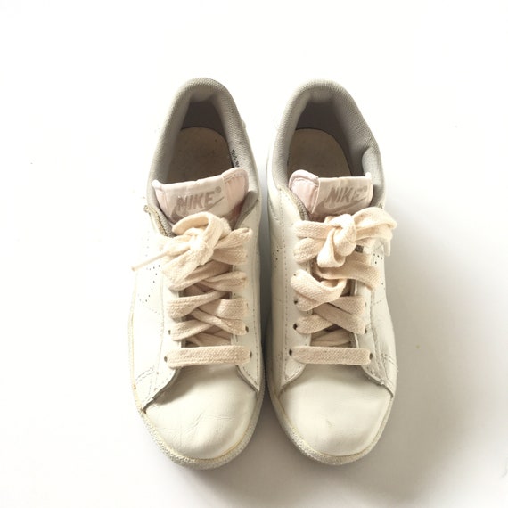 1980s NIKE Classic Swoosh Distressed Vintage Sneak