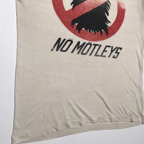 1980s MOTLEY CRUE No MOTLEYS Thrashed Vintage T S… - image 7