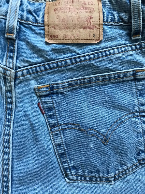 1990s LEVIS 550 Red Tab Vintage Cut Off Shorts //… - image 4