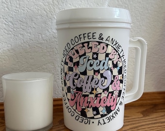 Taza de camionero de 967 ml (34 oz) con diseño de café helado y ansiedad / Taza con doble aislamiento (Regalo sarcástico)