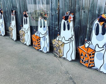 ONE Ghost Door Hanger