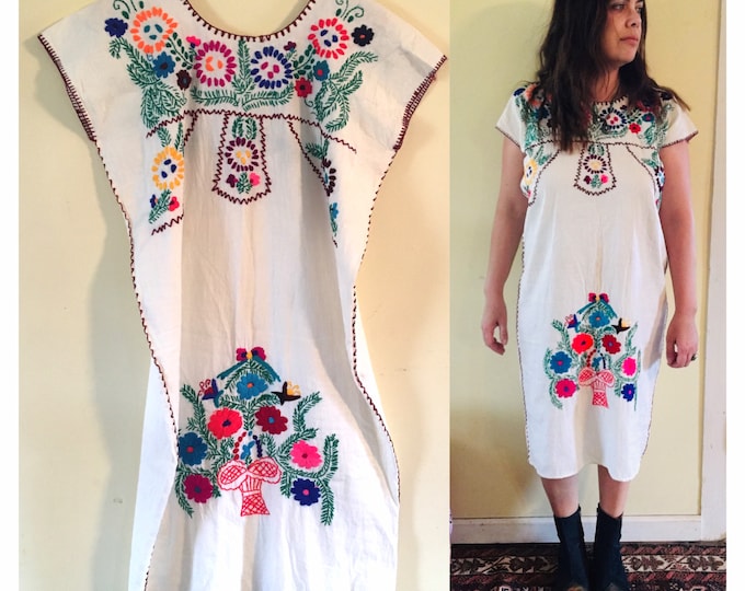 Vintage Hand Embroidered Mexican Dress Floral Embroidered White Mexican Kaftan Tunic Hippie Boho Gypsy Festival  Bohemian