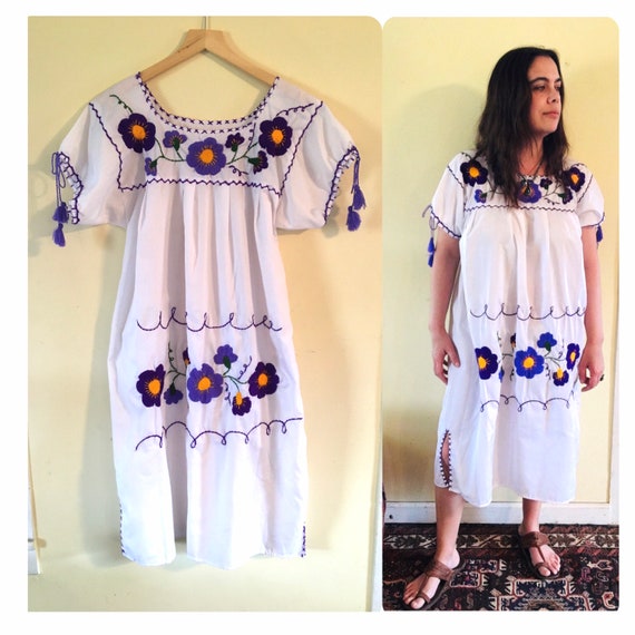 Vintage Hand Embroidered Mexican Dress Floral Embroidered White Mexican Tunic Hippie Boho Gypsy Festival Ethnic Bohemian