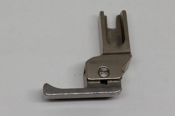 COMPENSATING PRESSER FOOT 1//32/" RIGHT SIDE EDGE GUIDE