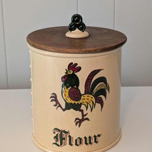Metlox Poppytrail LARGE Red Rooster California Provincial Flour Canister w/ Lid