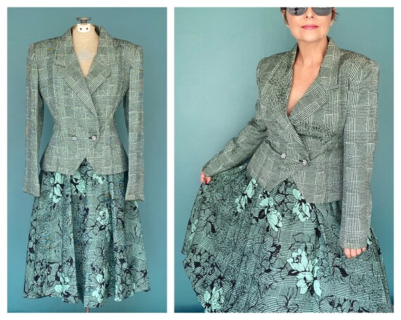 Two-Piece Set with Cropped Blazer and Buckled Mini Skirt - Gray