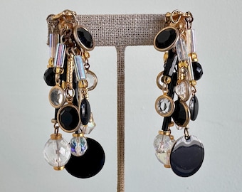 Orecchini pendenti vintage a lampadario con perline, lunghi, a clip, dorati e con cristalli, da donna, eleganti e perfetti per la sera, di TaraLynEvansStudio