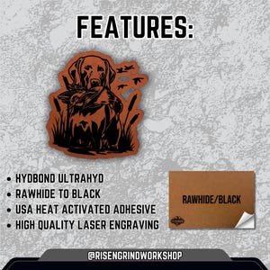 Może przedstawiać: Brązowa sk&oacute;rzana naszywka z psem trzymającym ptaka, z napisem "FEATURES:" u g&oacute;ry. Naszywka zawiera r&oacute;wnież tekst "HYDBOND ULTRAHYD", "RAWHIDE TO BLACK", "USA HEAT ACTIVATED ADHESIVE" i "HIGH QUALITY LASER ENGRAVING". Mniejsza naszywka brzmi "RAWHIDE/BLACK".
