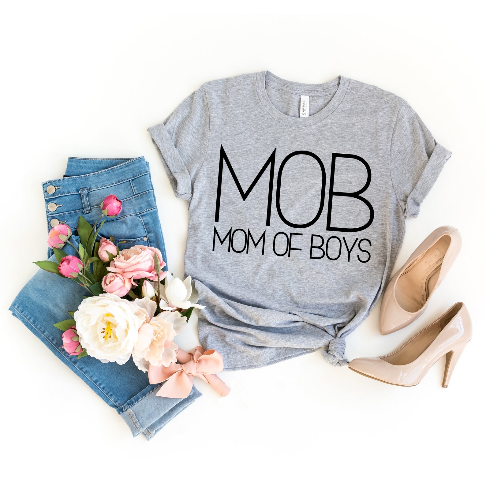 Модные иллюстрации мама и сын. Mommys boy. Mom life. Стикеры the boys. Термотрансфер мама мальчиков.