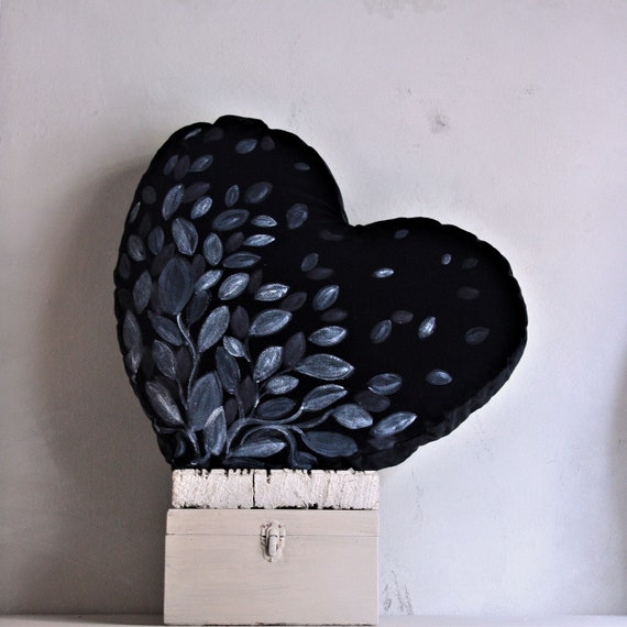 made in Italy heart pillow hand paint pillow 24x24 in pure linen with linen embrodery