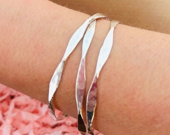 Silver bangle/dainty silver bangle/pretty bracelet/minimal bangle/textured bangle/stacking bangle/stacking bracelet/ladies bracelet/boho/925