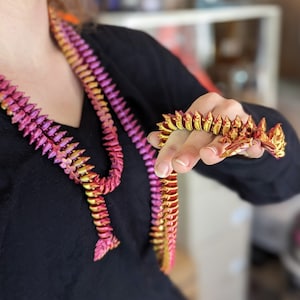 Artikulierter, langschwänziger geflügelter Kristalldrache. Großes hochwertiges 3D gedrucktes Fidget Spielzeug / Angst Spielzeug / Ornament / Skulptur