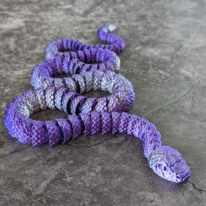 Looooong gelede slang. 3D-geprint fidget/angstspeelgoed/ornament/sculptuur Purple / Lilac