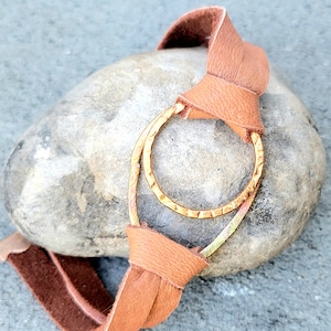Copper and leather bracelet, Brown bracelet for women, Statement jewelry, Circle ring bracelet
