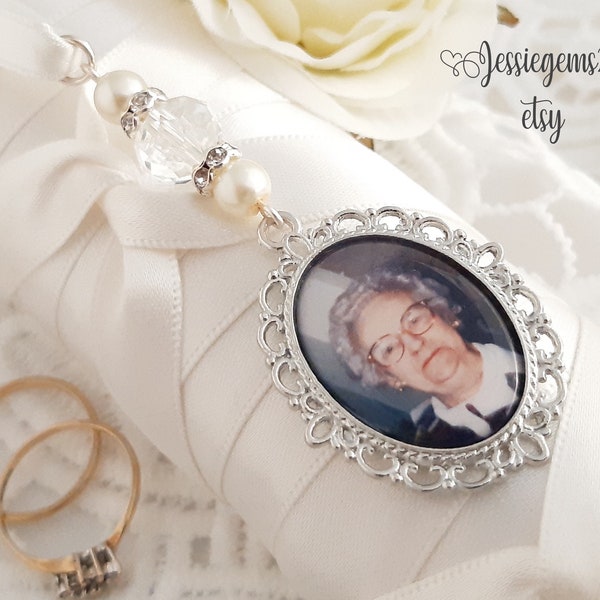 Bridal bouquet photo memory charm oval frame