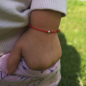 Rött snörearmband, sterlingsilverkula, justerbar skyddsamulett