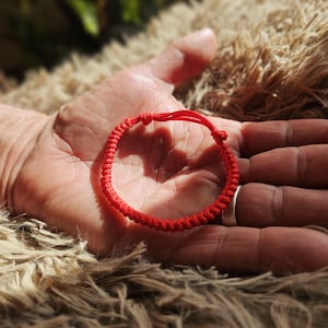 Rött snörearmband, justerbara röda snöresmycken, minimalistiskt handgjort armband, vänskapsarmband, matchande present, vardagssmycken
