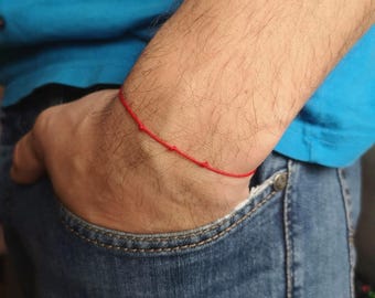 Braccialetto regolabile con cordino rosso e nero: amuleto protettivo con tre nodi, portafortuna.