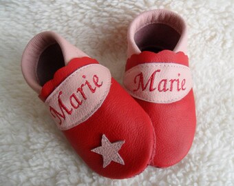 Babyschuhe Babypuschen personalisiert Taufschuhe Lederpuschen mit Namen rot rosa Geburtsgeschenk Baby