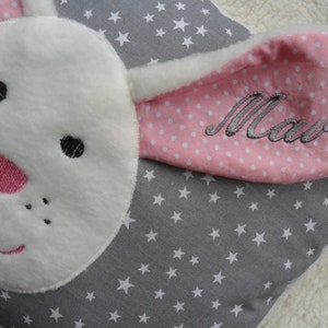 Babykissen mit Namen Hase Odoretta Geburtskissen, Kuschelkissen Hase, Geburt und Taufe, Babygeschenk Kissen, Namenskissen Hase, Bild 1