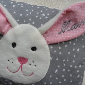 Babykissen mit Namen Hase Odoretta Geburtskissen, Kuschelkissen Hase, Geburt und Taufe, Babygeschenk Kissen, Namenskissen Hase, Bild 3