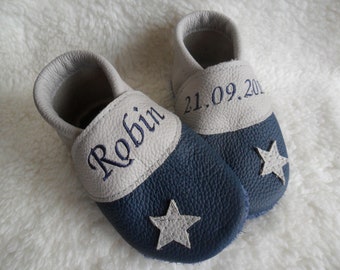 Lerderpuschen Babypuschen personalisiert Taufschuhe Jungen dunkelblau-hellgrau Geburtsgeschenk Baby Krabbelpuschen Babygeschenk