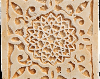 Small alhambra floral tile