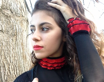 Women's collar in pleated, collar for women, red collar, round neck fabric, round neck and women's bracelets in red fabric.