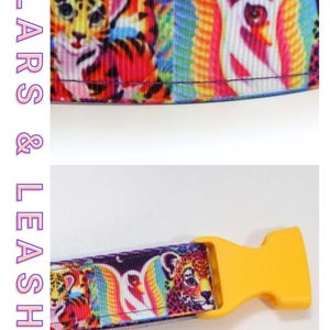 Puede incluir: Juego de collar y correa para perros con un tema colorido de los a&ntilde;os 90. El collar presenta una hebilla morada y un patr&oacute;n vibrante con animales de dibujos animados, arco&iacute;ris y el texto "CUTEST DOG COLLARS & LEASHES FOR 90'S FAN!"