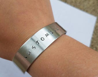 Hand gestempelt Aluminium Armband: Personalisierte Zitat Schmuck