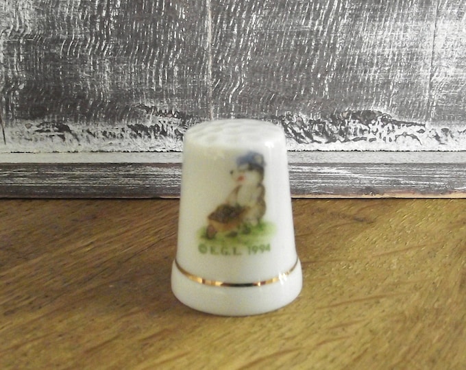 Vintage thimbles / E.G.L thimble / Oversized beautiful 1994 Fine Bone China / places of interest / bone china England made / G9