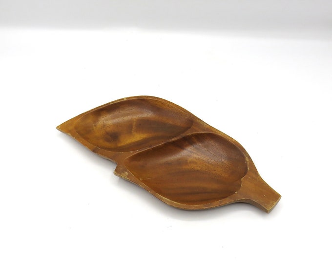 Vintage fruit bowl  / danish Solid wood leaf bowl / medium carved wood fruit Bowl /  bowl leaf  / vintage / teak fruit bowl