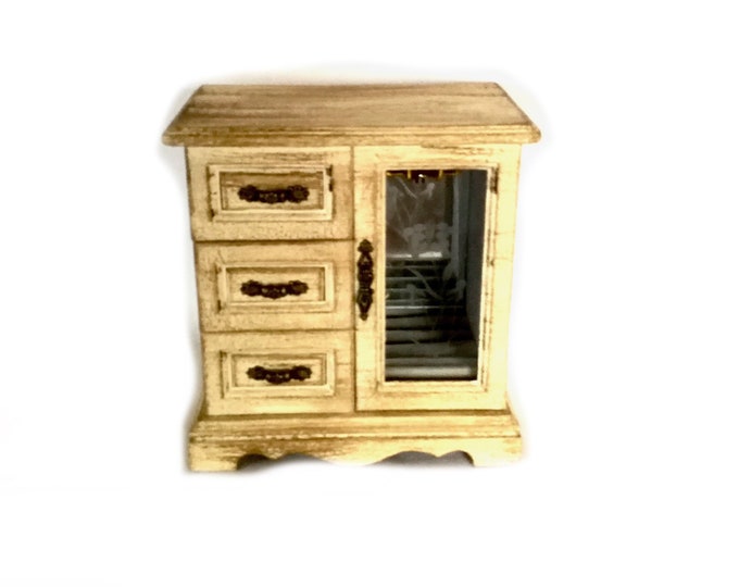 vintage Jewellery box / box / Shabby chic / vintage small  jewellery box / jewellery cabinet