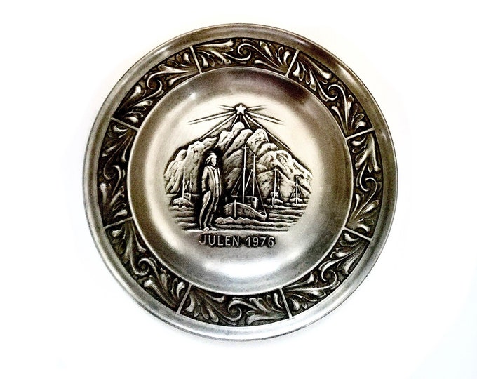 vintage Pewter Plate / Astri Holthe / Julen 1976 / Collectible / Pewter Plate Norwegian Pewter Norsk Made In Norway Norwegian Wall Decor