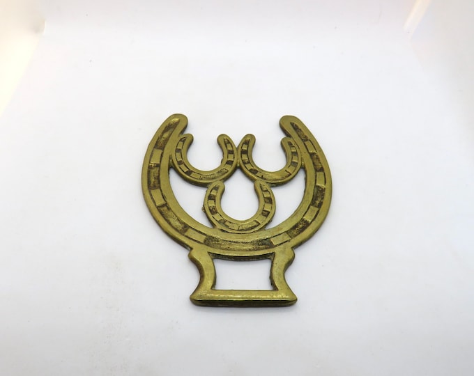 vintage Brass lucky horse shoes / Vintage horse shoes medallions / vintage pub   / horse brass vintage solid brass  KITSCH