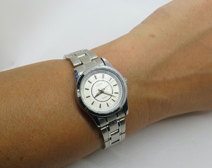 vintage watch / classic ladies  nice dial Watch /  watch / Vintage / quartz watch / diver watch / watch / vintage ladies / watch