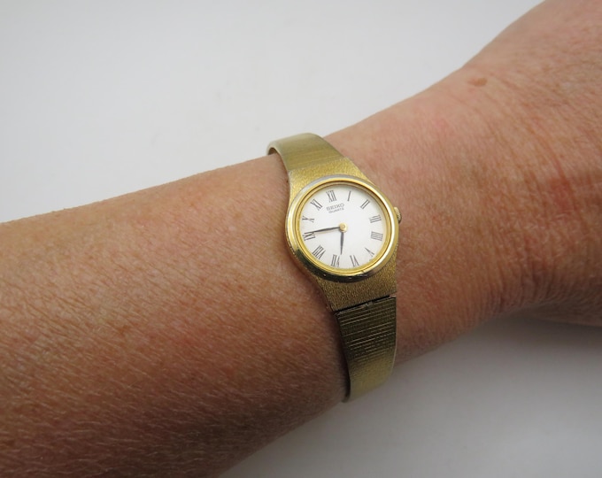 vintage seiko wrist watch / womans gold watch / wrist 7" watch / vintage gift / watch / ladies watch (w9)