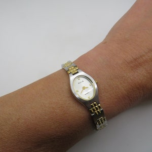 Vintage watch / womens watch / 6.6" small wrist / vintage two tone wrist watch / Avia Watch / watch / ladies  watch k18